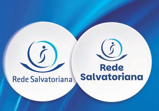 Na imagem vemos a aplicação da antiga marca da Rede Salvatoriana, ao lado da nova marca que passou por um processo de renovação.