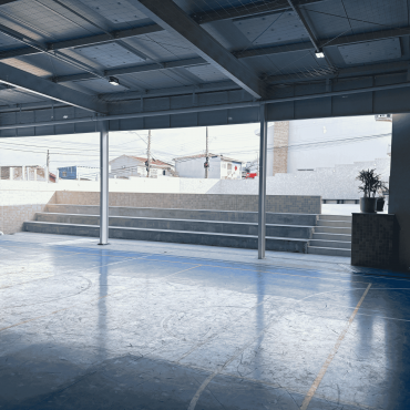 Ginásio esportivo com arquibancada